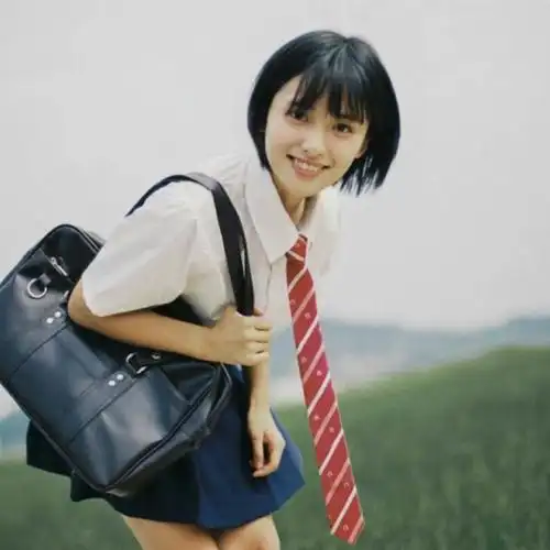 有什么适合高中女学生的短发造型推荐吗