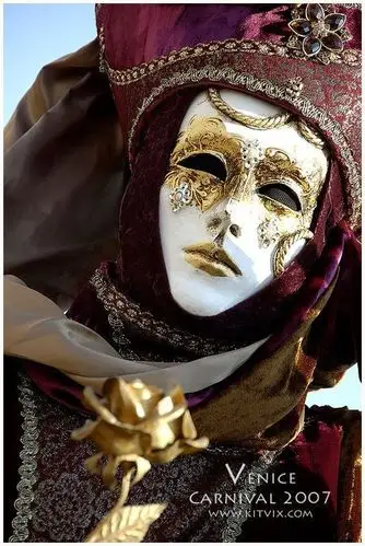 华丽而忧伤的脸--威尼斯面具