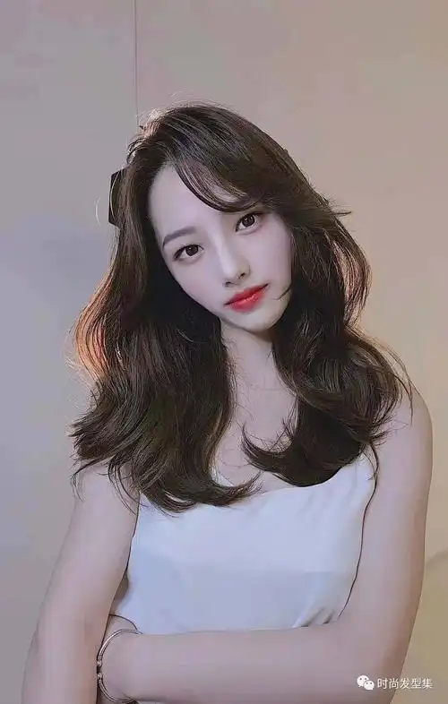 2021年流行 "精致烫"_发型