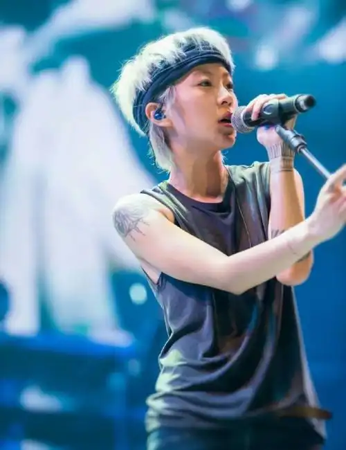 窦靖童:26岁,不乖但不坏.