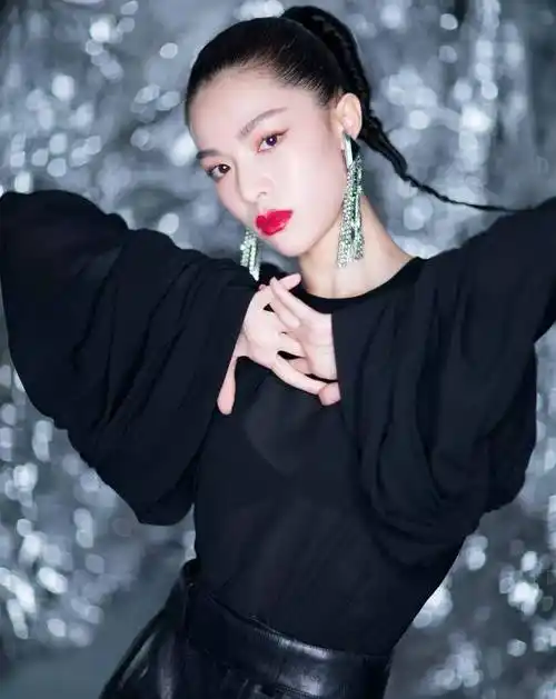 有一种"高级脸"叫钟楚曦,男人喜欢她的冷艳,女人喜欢她的穿衣-第3张