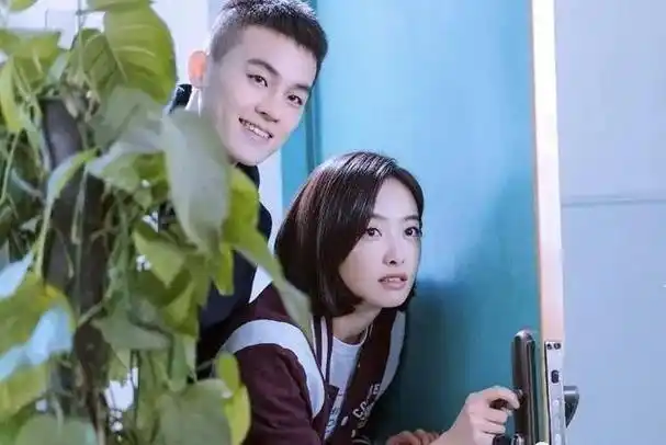 宋茜欧豪被曝已经隐婚,双方工作室紧急辟谣,娱记随后也出来辟谣