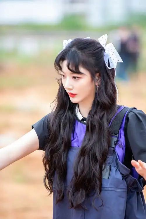 《小巨人运动会》许佳琪孔雪儿成背带裤姐妹花,笑容甜美活力十足