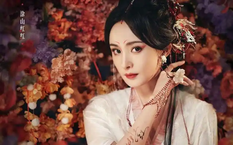 杨幂官宣参演《狐妖小红娘》,红衣狐妖造型好美,适配度真的绝了