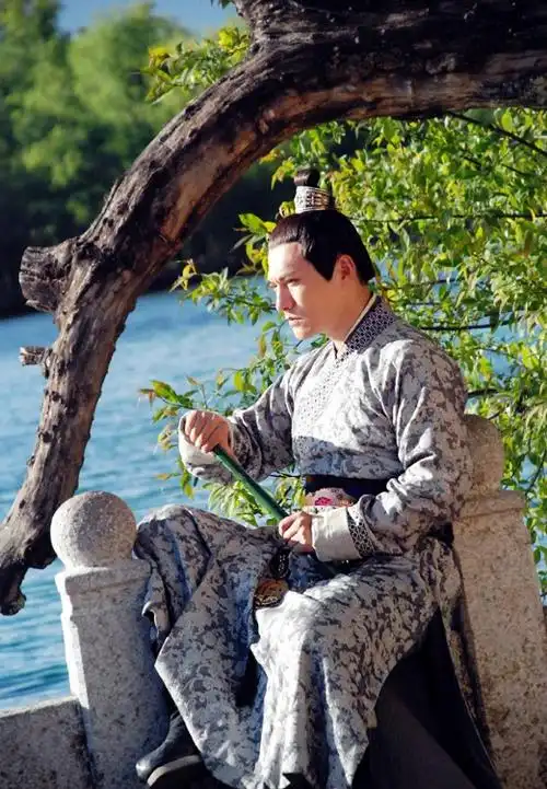 严宽饰演《倾世皇妃》孟祈佑