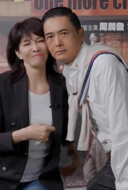 周润发当众亲吻65岁香港知名女星引热议两人合作无间感情要好