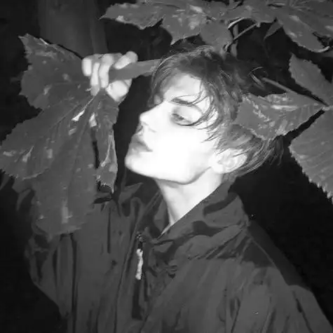 2022最新男生头像黑白,你要热爱这个世界