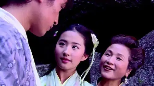 李逍遥向赵灵儿求婚成功,赵灵儿笑得乐开了花,李逍遥反而害羞了