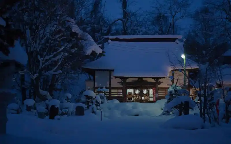 北海道的冬日雪景高清桌面壁纸