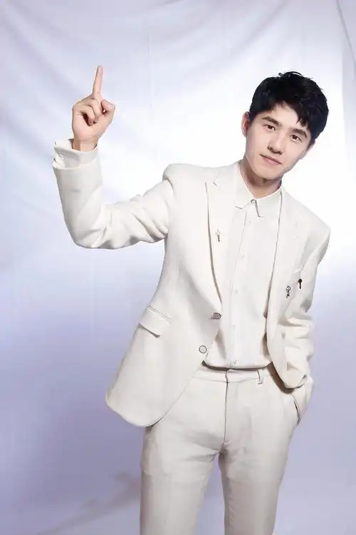 刘昊然白色西装大赏