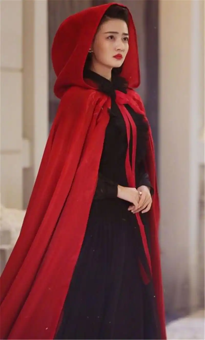 徐璐《天衣无缝》今日杀青,饰演贵婉的徐璐红袍加身,撞衫小红帽