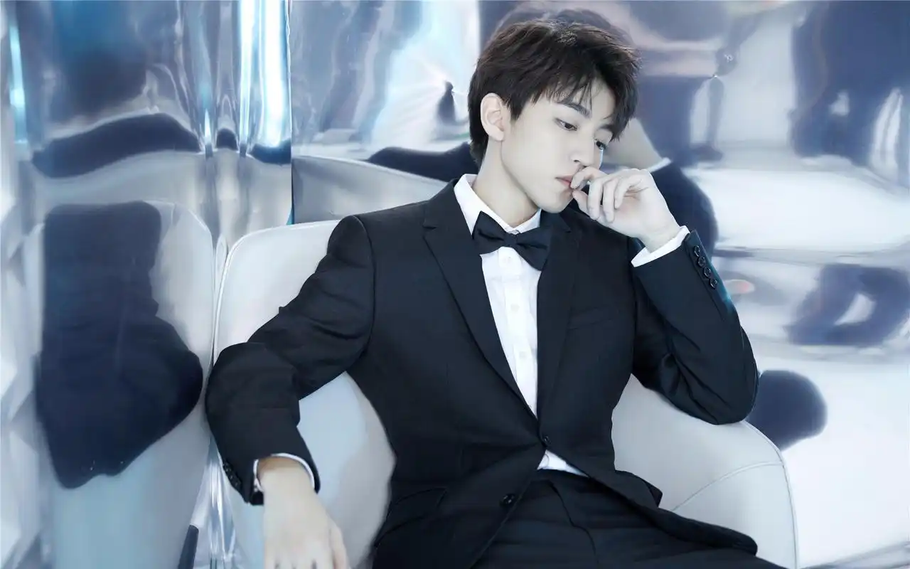 王俊凯绅士帅气图片桌面壁纸