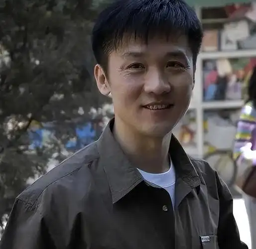 回顾黄志忠:为新欢抛家弃子,儿子的疏远让他悔恨不已,现他还好吗