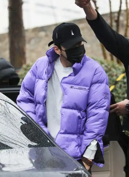 吴亦凡22日上海出发飞深圳饭拍分享 是全糖去冰的葡萄味凡凡子