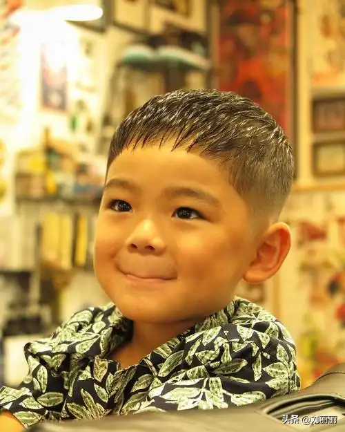 锅盖头发型(十一最帅气小男孩发型15款) - 百科全说