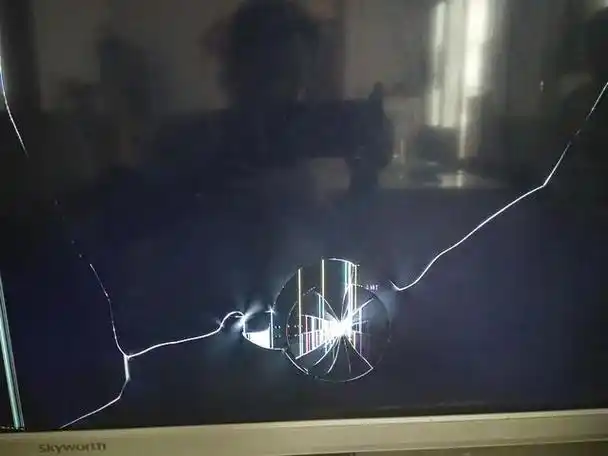 液晶电视机屏幕碎了,还有维修的价值吗?