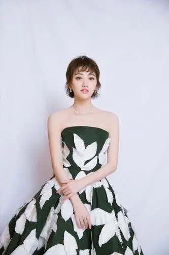 景甜芭莎慈善夜抹胸长裙靓丽写真