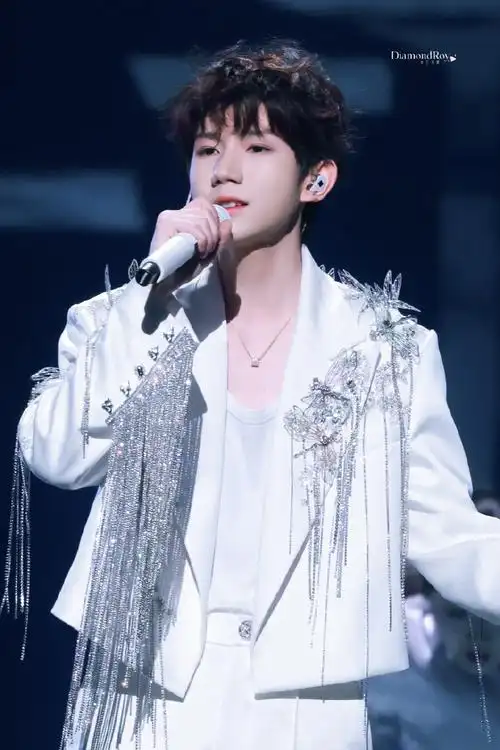 王源超话#王源2024龙行绛气#天使在唱歌@tfboys-王源