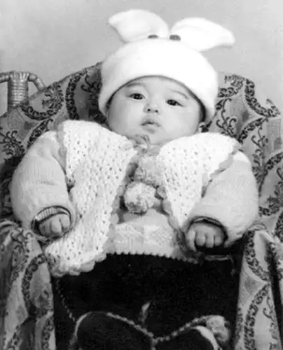 8张范冰冰幼年照片,曾经的过往,童真童趣是令人难以忘怀的