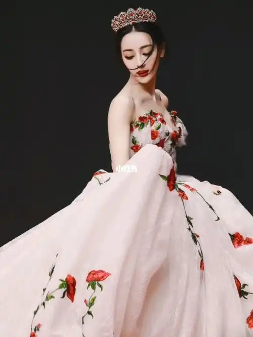 秀场婚纱迪丽热巴之玫瑰庄园出逃的仙子