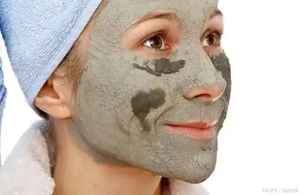 如何有效地去除角质,让皮肤更光滑细腻?