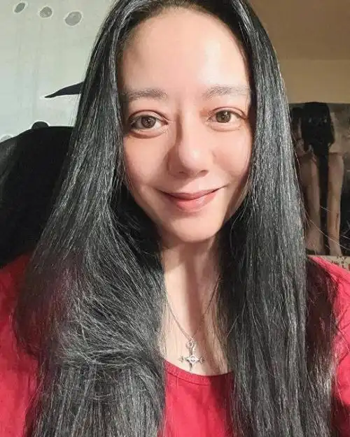 台湾歌手高慧君在1998年与歌神张学友合唱歌曲《你最珍贵》而成名.