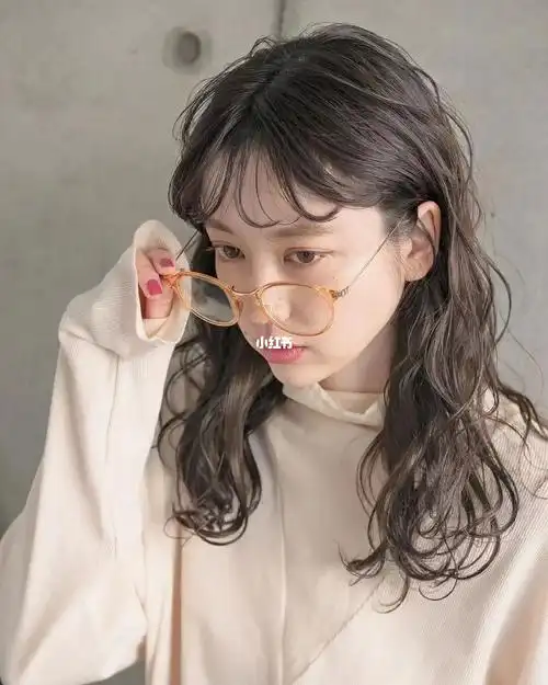 女士长发烫发港风法式烫发