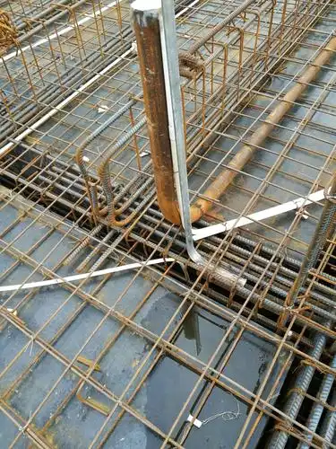 公租房出屋面防雷接地扁铁焊接