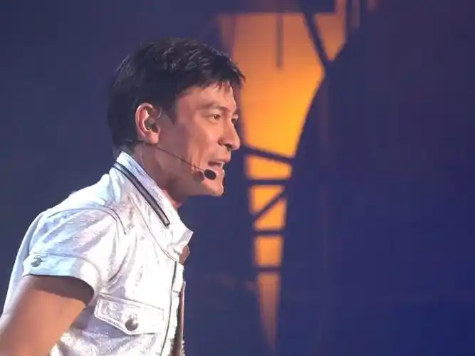 【珍藏】刘德华 - 男人哭吧不是罪 - 中国巡回演唱会上海站 4k高清