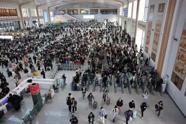 假期期间的淄博火车站候车大厅 图片来源:新华社因此,在刚过去的假期