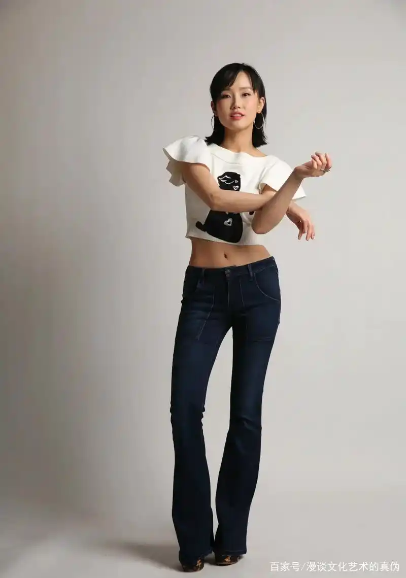 青年歌手黄龄的身材真的好棒