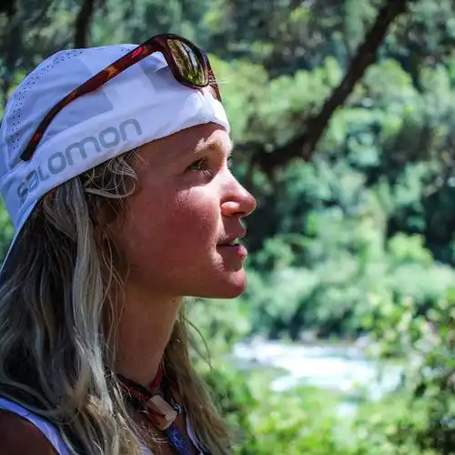 爱笑的女孩哭了 lucy bartholomew22岁澳大利亚姑娘lucy bartholome