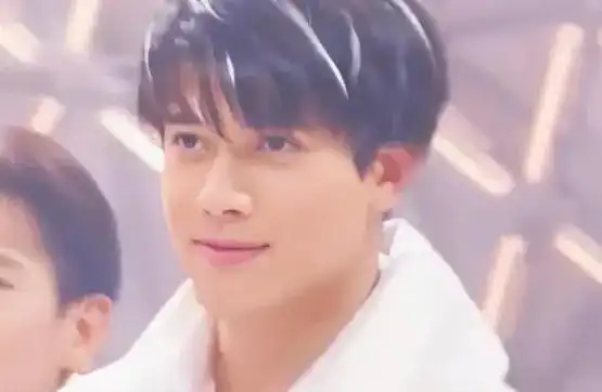 任嘉伦和郭富城长的像不像谁更帅看他们的照片就会明白