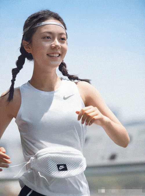 赵今麦的"跑步照"火了,阳光下失去精修,真实肤质引热议_baby_活力