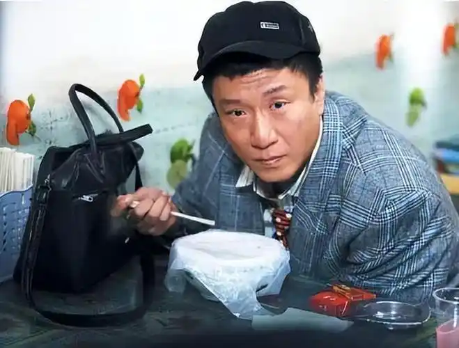 2008年沈傲君和孙红雷拍完吻戏她塞给导演200元说再拍一遍吻戏