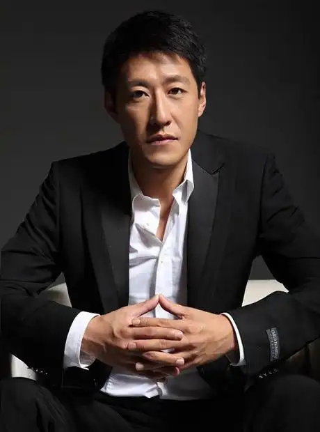 姓名:于震职业:影视演员,话剧演员国籍:中国身高/体重:182cm/78kg出生