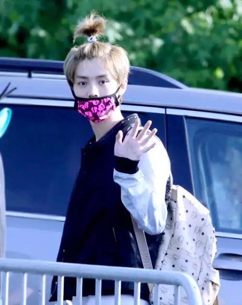 跪求鹿晗苹果头的正面照