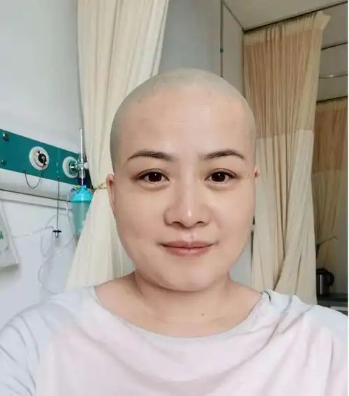 6月16日,岳云鹏的妻子在社交平台上晒出了自己生病的照片.