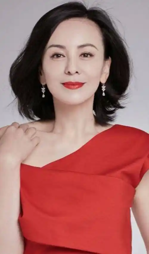 54岁"雪姨"王琳突破自我,勇夺国标舞季军!