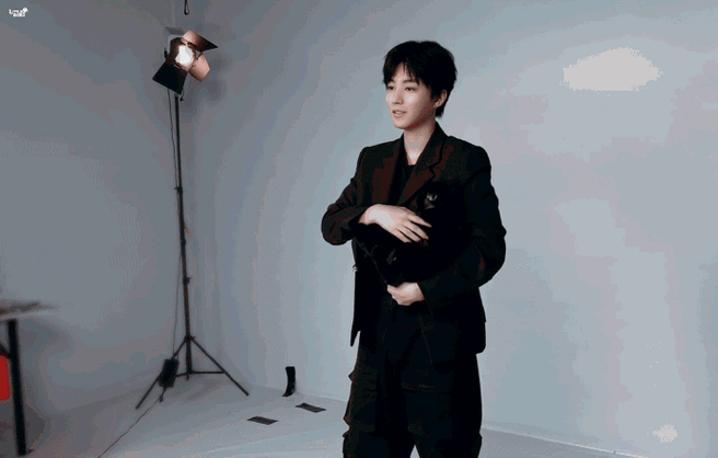 王俊凯超话|#王俊凯 盒子里的猫预告#  240413 工作室花絮    想把你