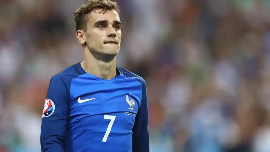 原创格里兹曼在诺坎普球场首秀力压全场直接打进2球