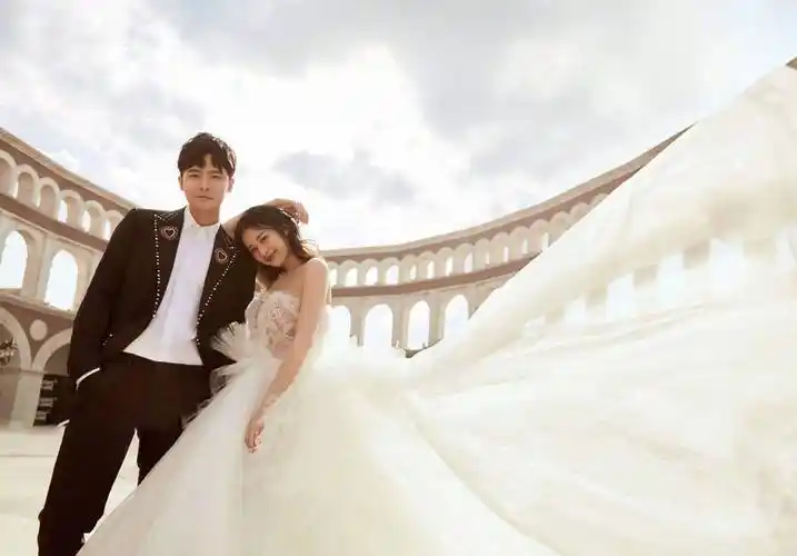 娱乐圈明星的最美婚纱照,张杰谢娜幸福,唐嫣罗晋甜蜜_婚礼_爱情_李茂