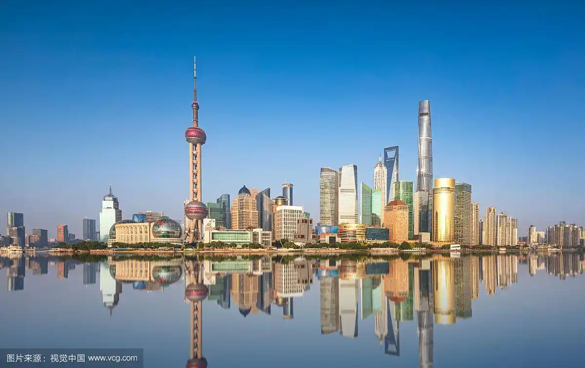 白昼蓝天上海浦东陆家嘴城市天际线都市风光市区中心建筑金融区