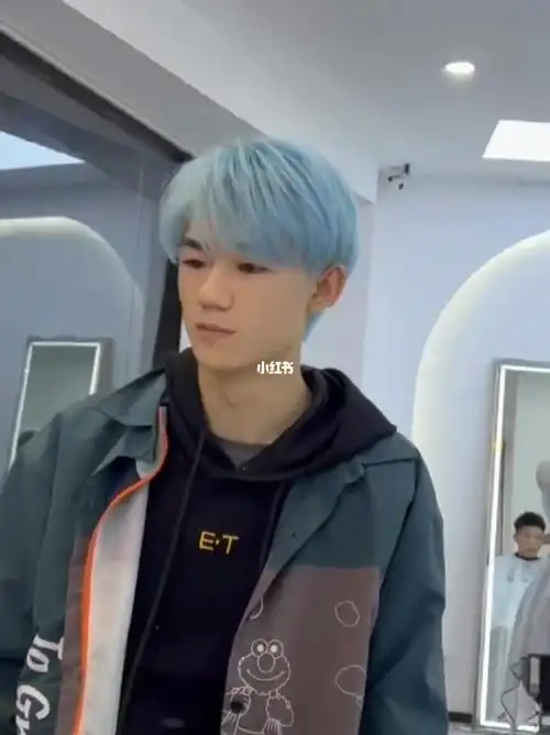 男生发色冰蓝色显白发色