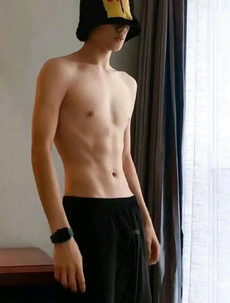 谁能拒绝有腹肌的胡先煦