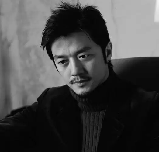 李亚鹏官宣恋情怎么回事李亚鹏女友是谁照片资料介绍