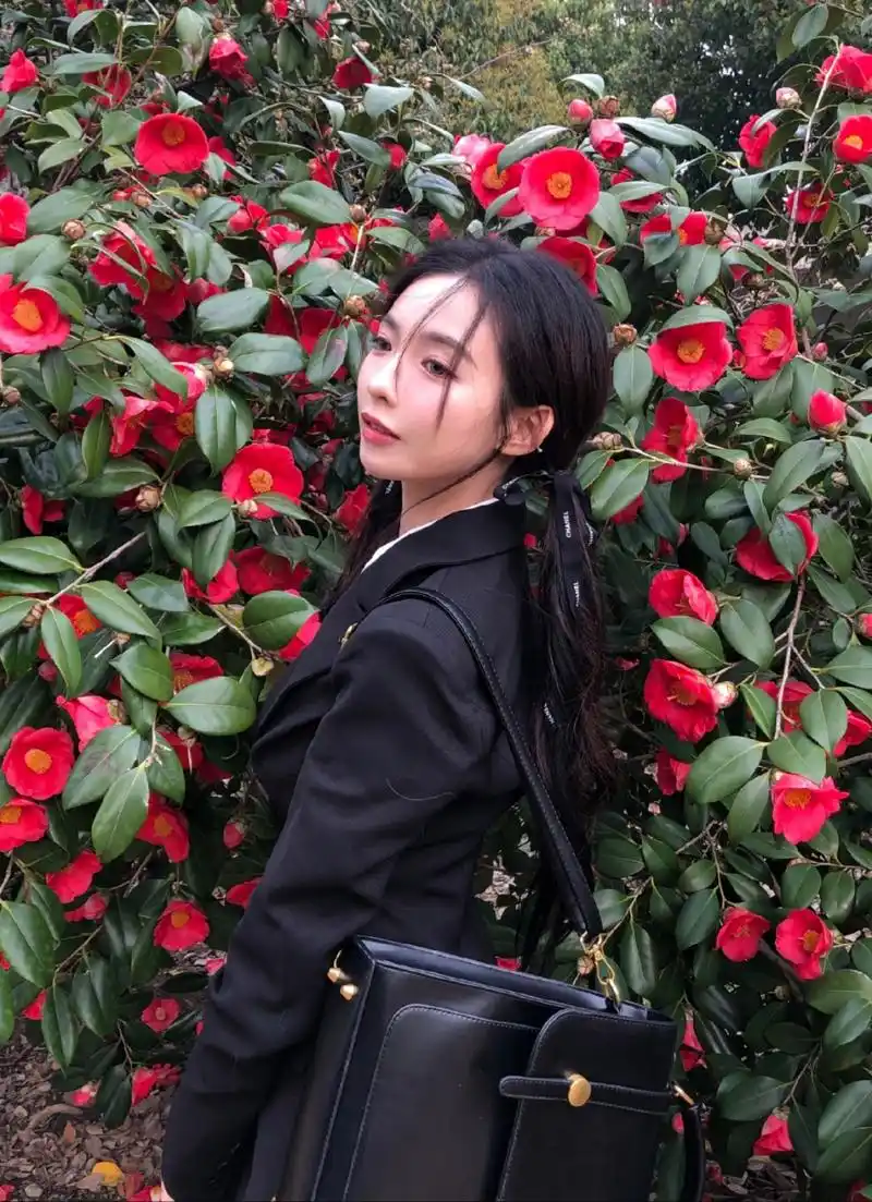 许杨玉琢西装短裤写真,美白大长腿白皙诱人,美爆了!