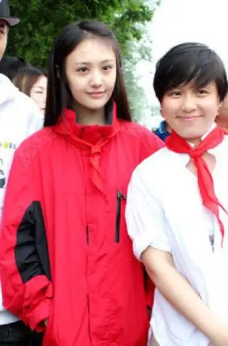 分享至好友和朋友圈 今天要与大家分享的小姐姐就是郑爽啦!