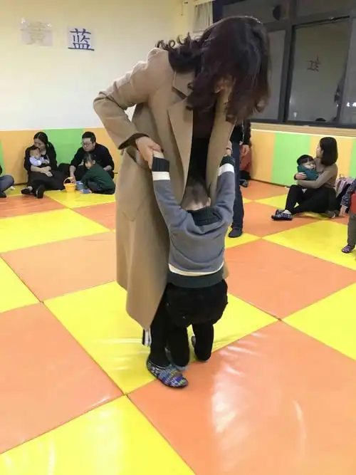 小脚踩大脚,陪你一起走