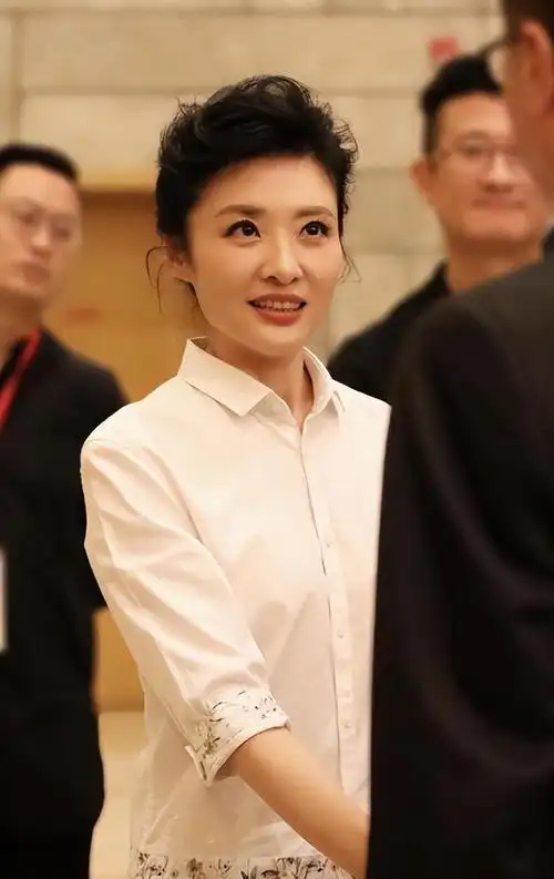 世上女人千千万,周涛这样最罕见,难怪当年被视为董卿的假想敌|央视